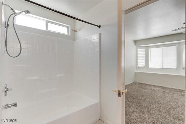 Building Photo - 10225 Clarks Creek St