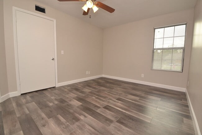 Building Photo - 1/1 Condo in Altamonte Springs ~ Gated Lak...