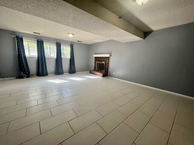 Building Photo - Spacious 3bed, 2.5 bath, Willow Park House in Aurora