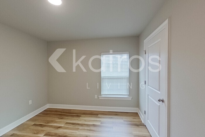 Building Photo - 13751 Pinyon Dr