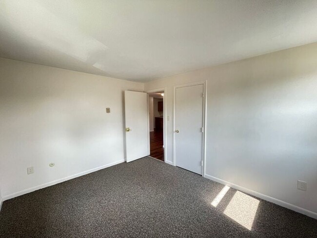 Building Photo - 173 Loudon Rd