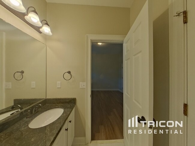Building Photo - 100 Wyngate Dr