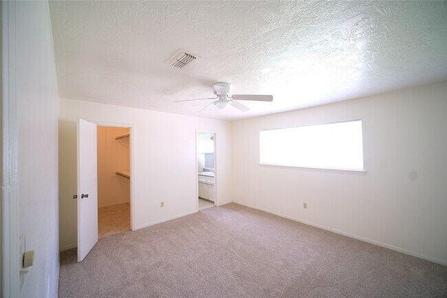 Building Photo - 12327 Shannon Hills Dr