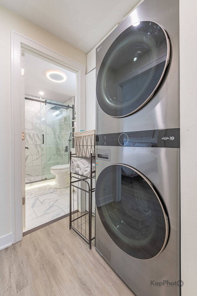 Building Photo - 6612 W 64th Pl