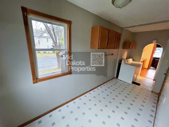 Building Photo - 700 S Wisconsin- 3 bedroom house