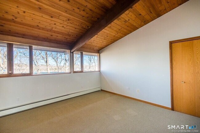 Building Photo - 80 Skyline Dr