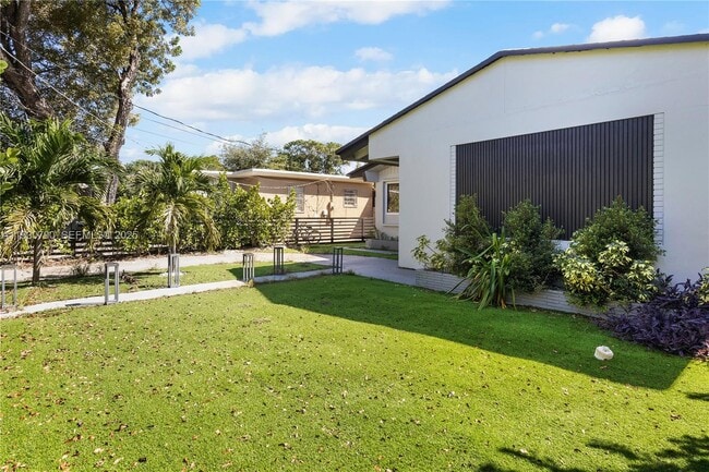 Building Photo - 270 NW 50th St