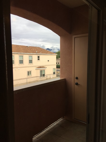 Building Photo - 6325 Reynolds Dr