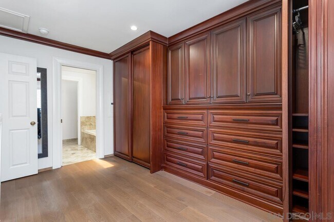 Building Photo - 270 Surfview Ct