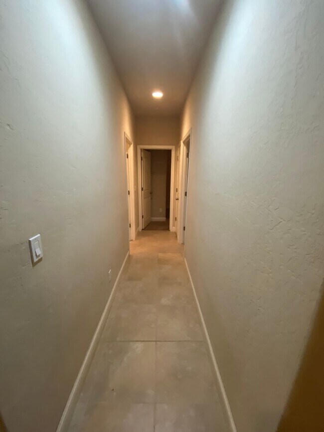 Building Photo - Move into Northwest Hanford and relax in your spa!