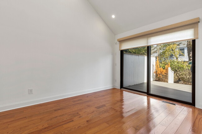 Building Photo - 50 Pondview Rd