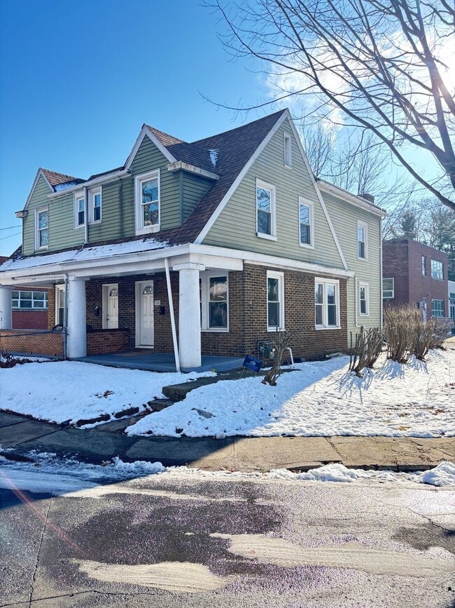 Building Photo - 3 Br 1 Bath Twin Home available in Bethlehem