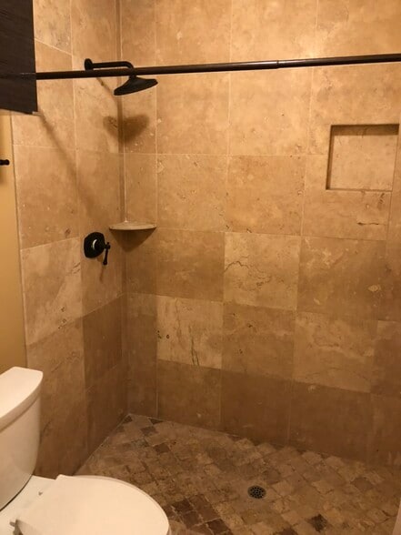 Bathroom shower - 1817A Sheridan Rd