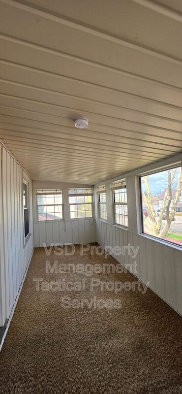 Building Photo - 8204 Vineyard Ave