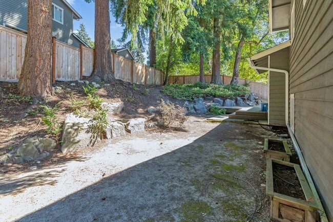 Building Photo - 3 bedroom 3 bath Finn Hill Kirkland