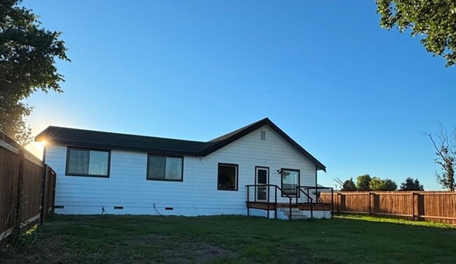 Primary Photo - 4 Bedroom House in Henley School District