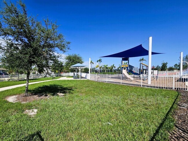 Building Photo - 6822 King Crk Dr