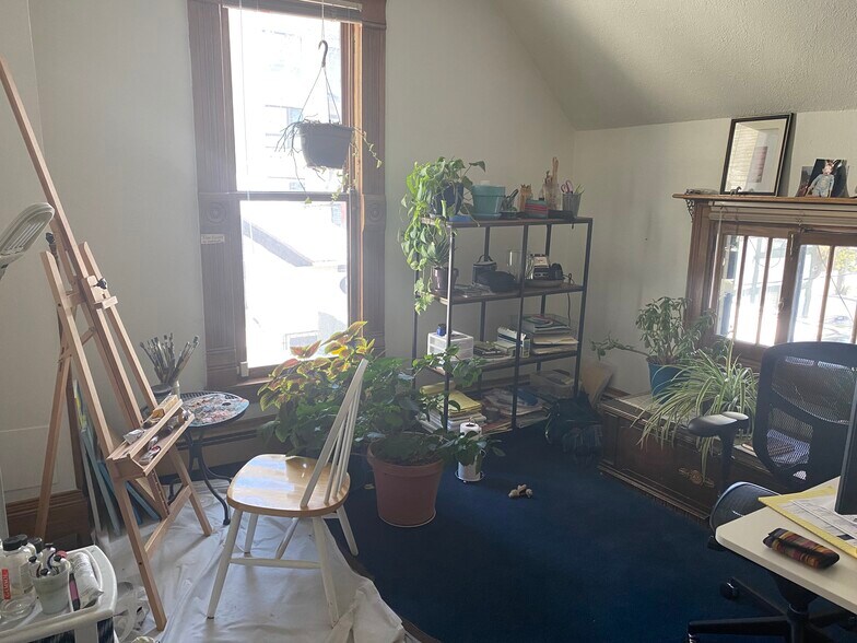 Second floor 150sf room - 1612 N Pennsylvania St