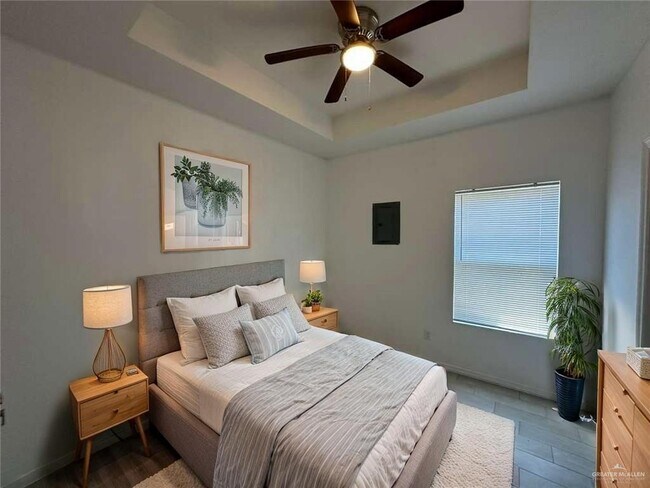 Building Photo - 18 Valeria St