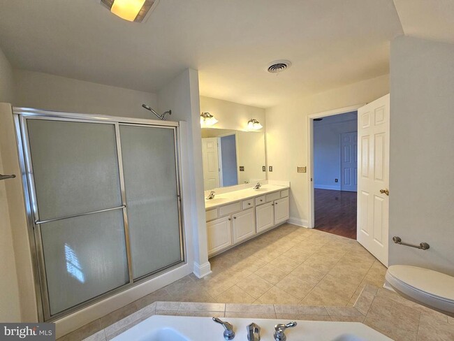 Building Photo - 165 Pitch Kettle Ct