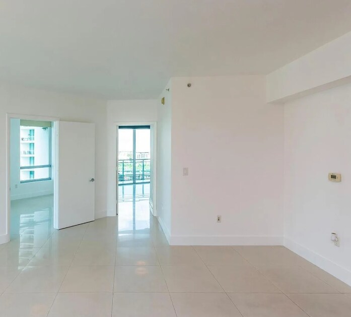 Building Photo - 350 S Miami Ave