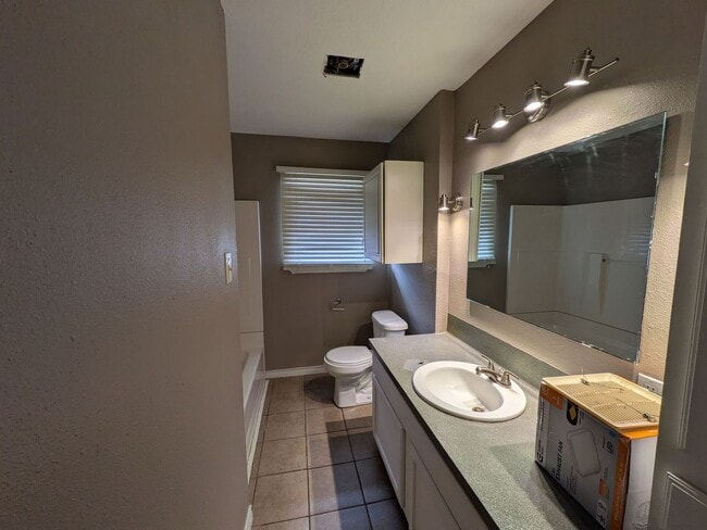 Building Photo - 1901 W Wildwood Ave