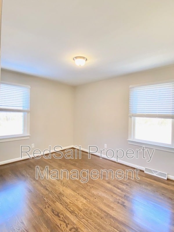 Building Photo - 17073 Longview Dr