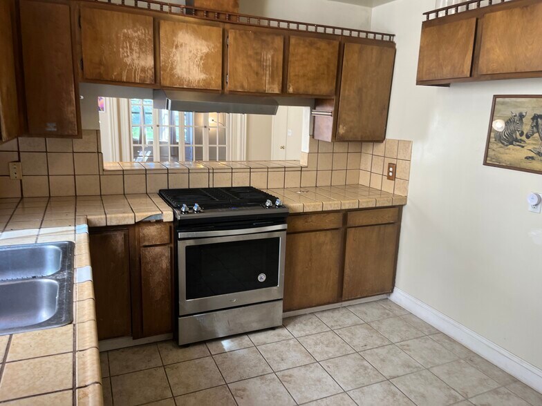 Kitchen angle 2 - 1077 12th St