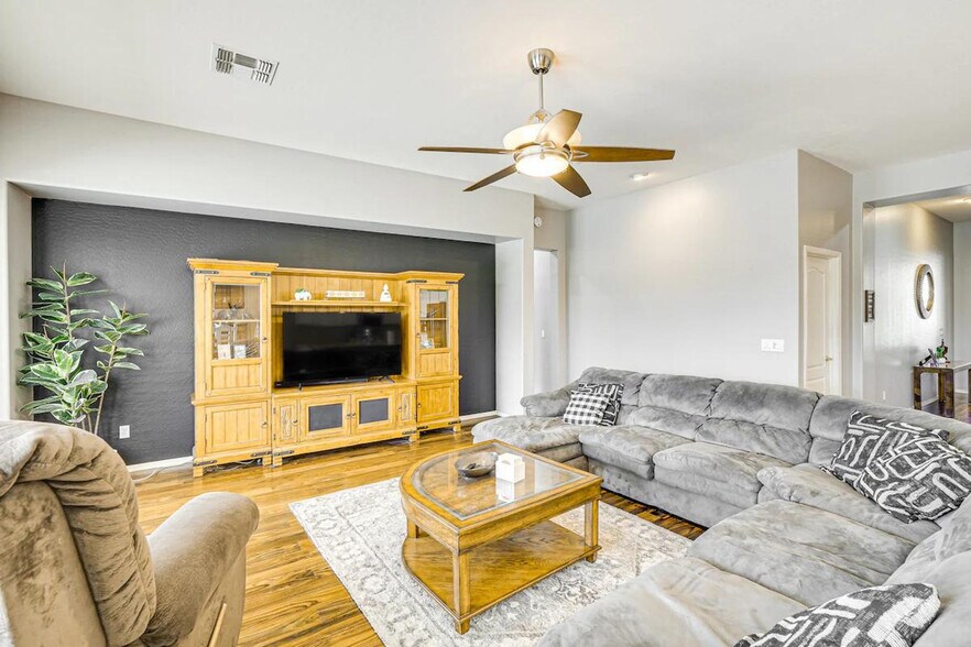 Building Photo - 26221 N 43rd Ave