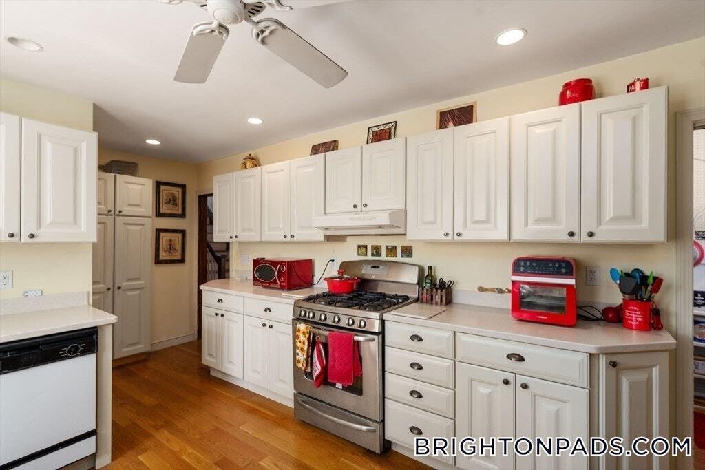 Building Photo - 18 Newcastle Rd