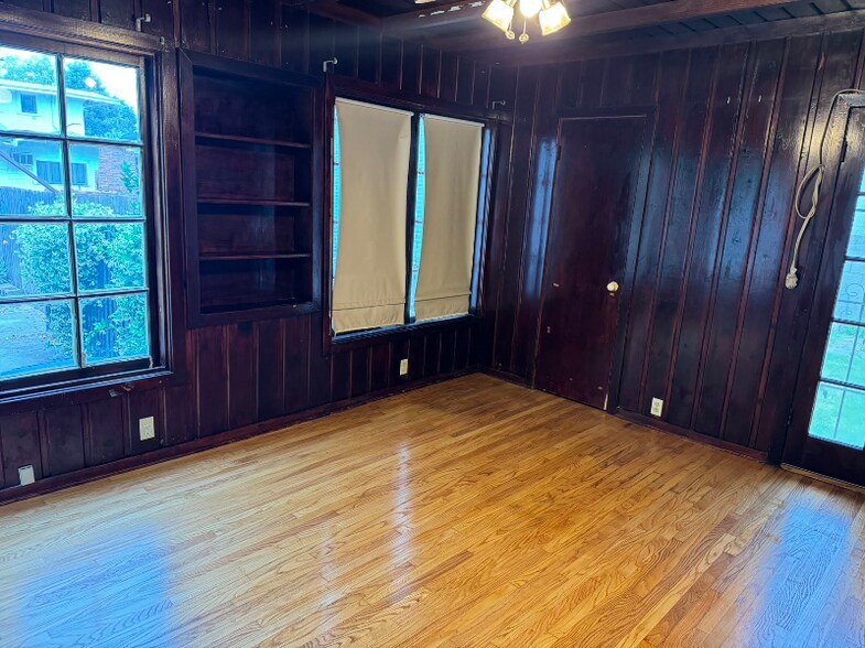 Building Photo - 719 W Longden Ave