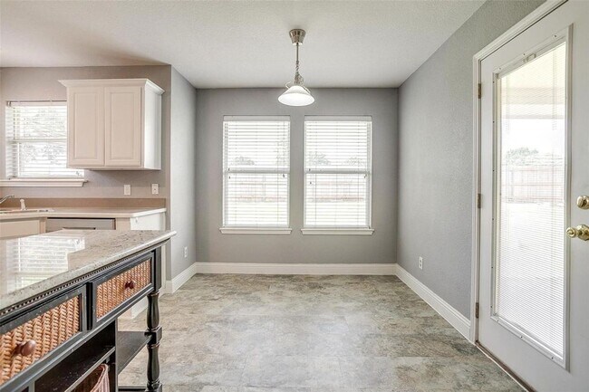 Building Photo - 578 Tanglewood Dr