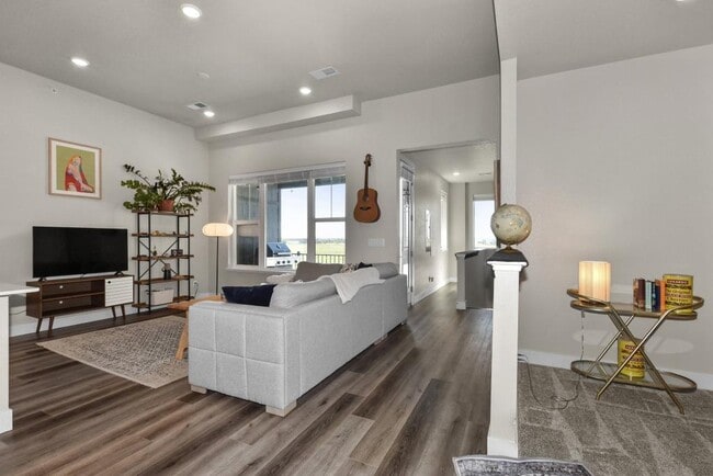 Building Photo - 6826 School House Dr