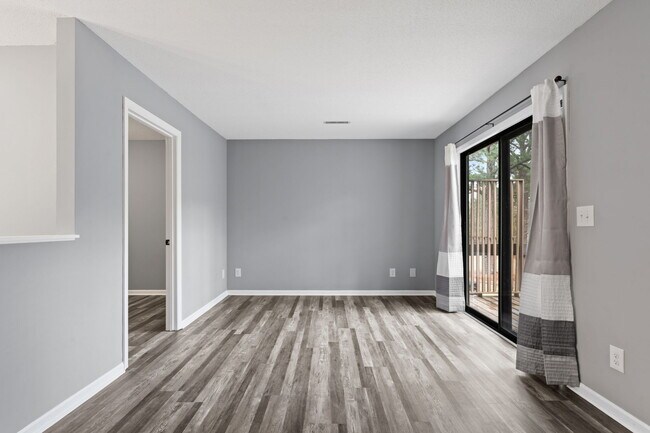 Building Photo - 310 Country Club Villa Dr