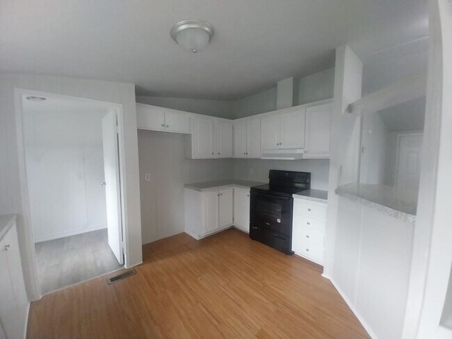 Building Photo - Stunning Manufactured house ready to move in!