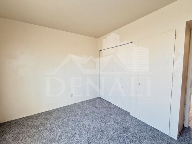 Building Photo - 1211 W Apache Trail