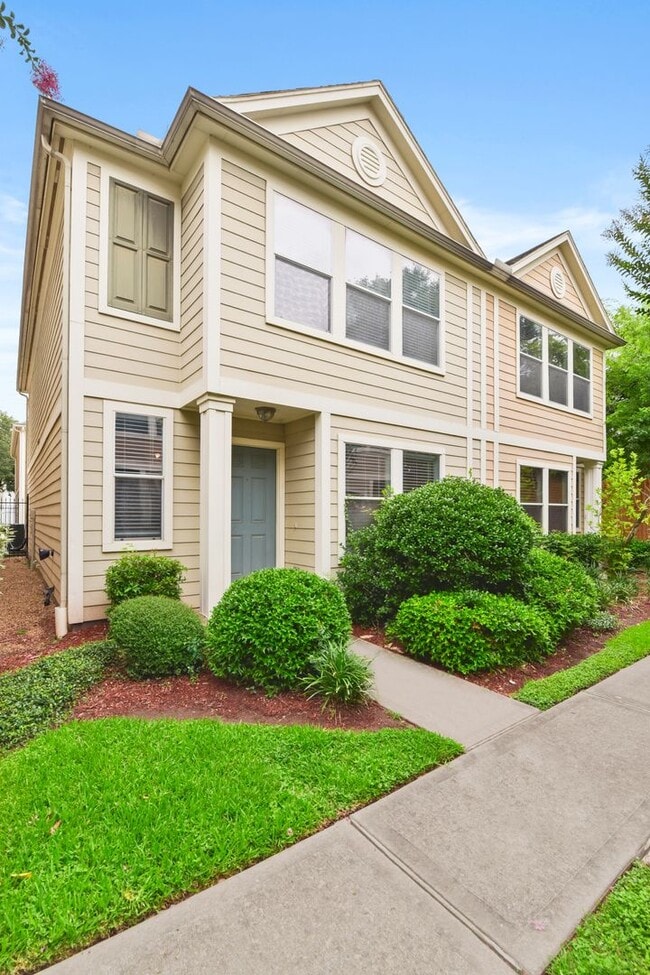 Building Photo - Stylish 2-Bed, 2-Bath Home with Unique Ups...