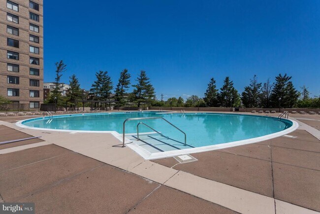 Building Photo - 3705 S George Mason Dr