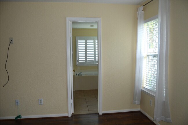 Building Photo - 18011 Rose Hill Park Ln