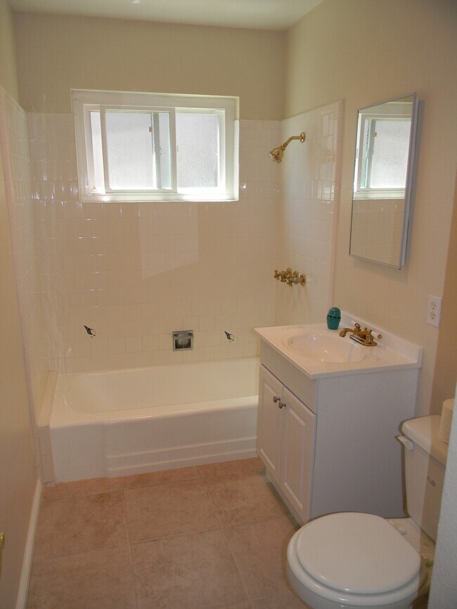 Building Photo - 1333 E Orange Grove Ave