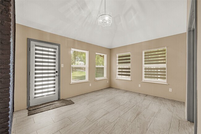 Building Photo - 705 Holly Springs Ct