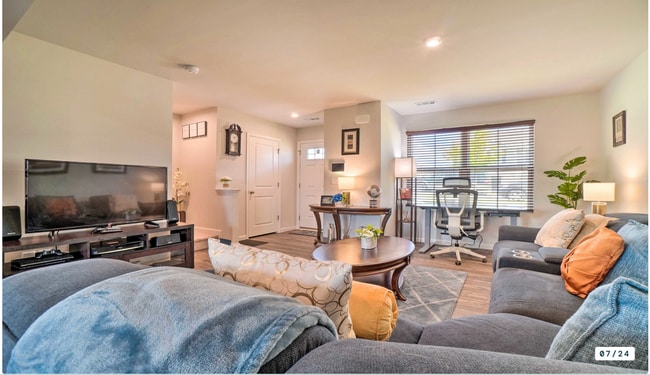 Building Photo - 2020-Built Beautiful 3 Bed 2.5 Bath End-Un...