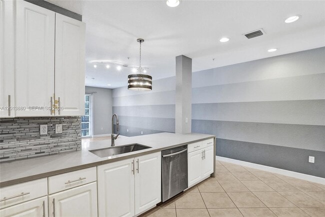 Building Photo - 808 SW 147th Ave