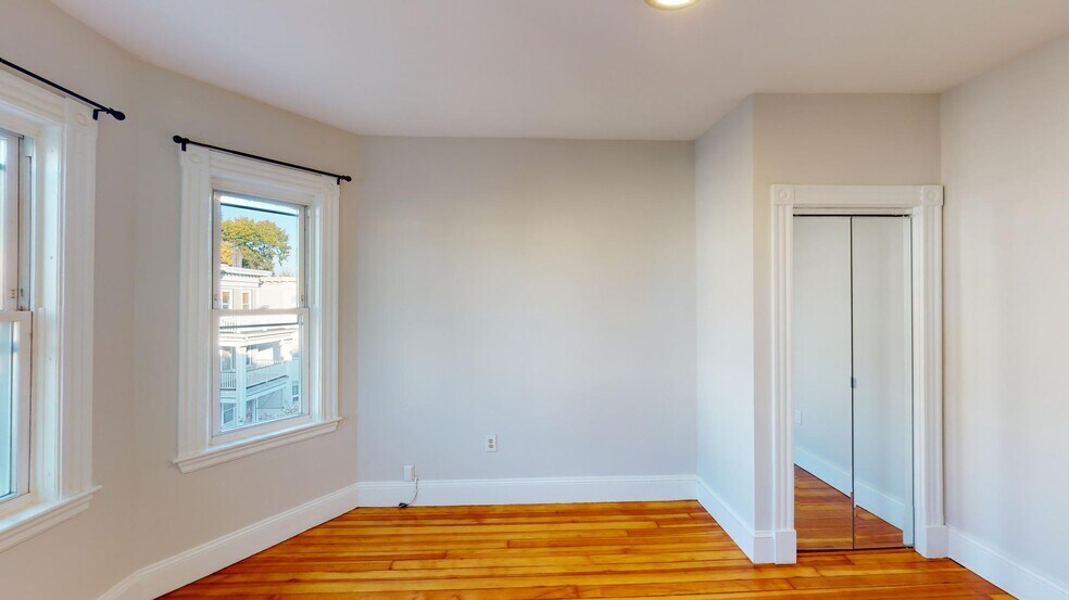 Building Photo - 26 Taft St