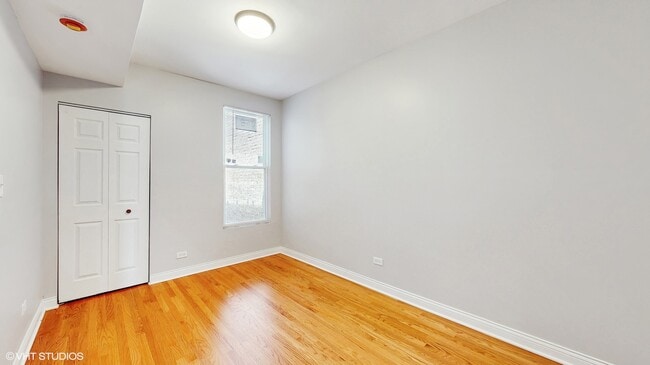Building Photo - 1422 S Avers Ave