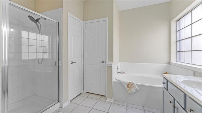 Building Photo - 9722 Therrell Dr