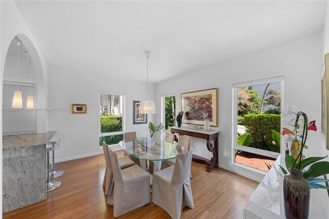 Building Photo - 1281 S Venetian Way