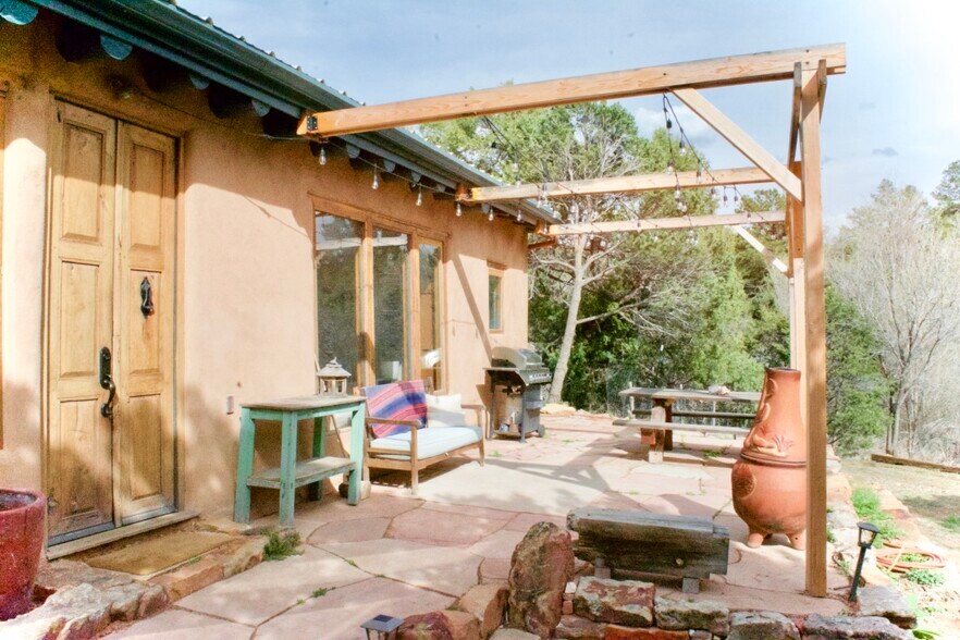 Building Photo - 39 Burro Bend