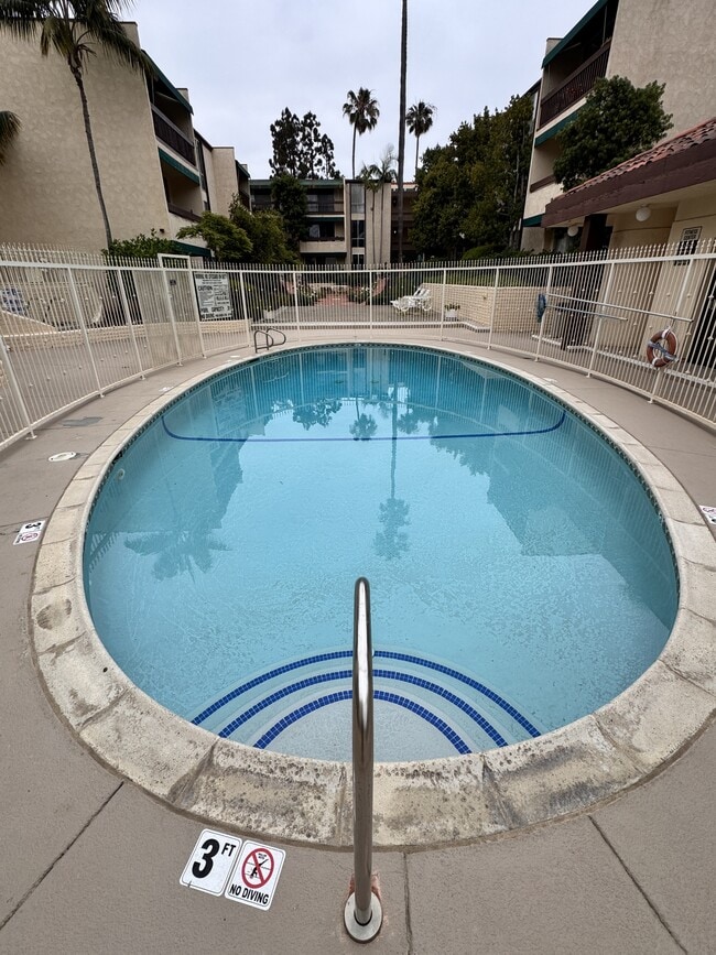 Building Photo - 6455 La Jolla Blvd
