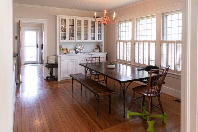 Building Photo - 881 Chester Rd